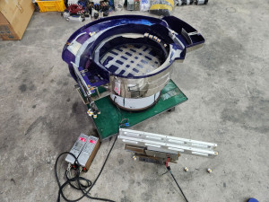 주52399 단상AC220V용 원형 피드  직선 피드 라인피드 작동 정상이며 전체 녹이 많습니다 작동 동영상 확인가능합니다