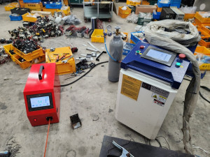 북53544 동일 레이저용접기 단상AC220V용 1.5kw 작동 아주잘됨니다 작동 동영상 하단에서 보실수있습니다
